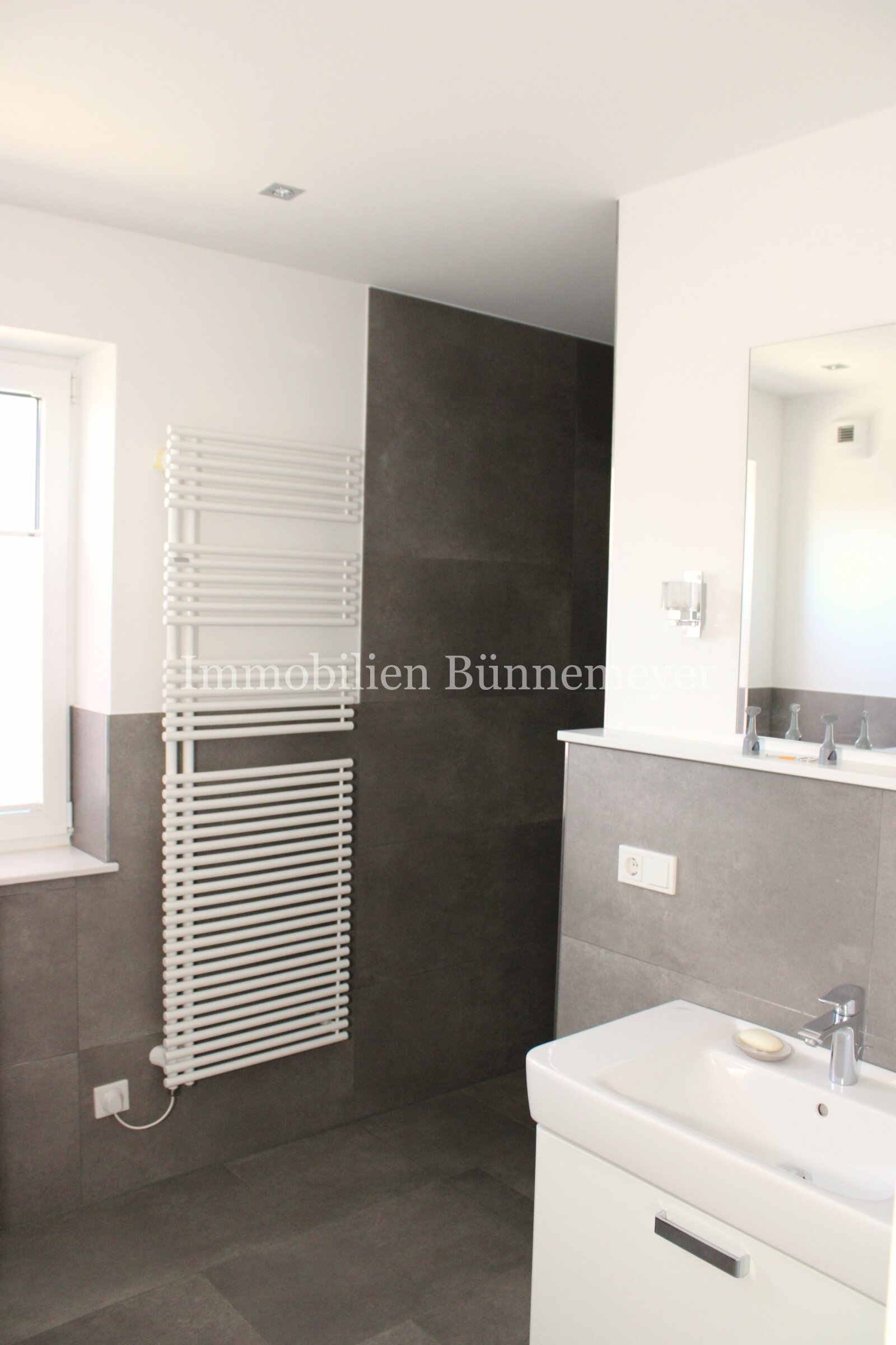 Wunderschöne moderne lichtdurchflutete Wohnung im Obergeschoss 