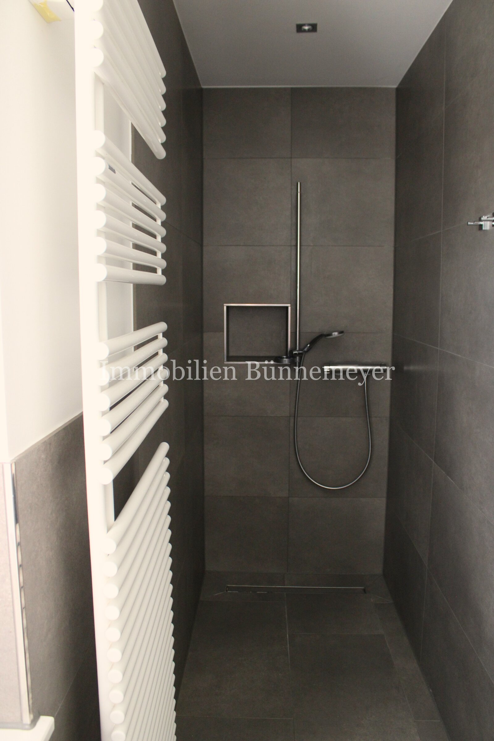 Wunderschöne moderne lichtdurchflutete Wohnung im Obergeschoss 