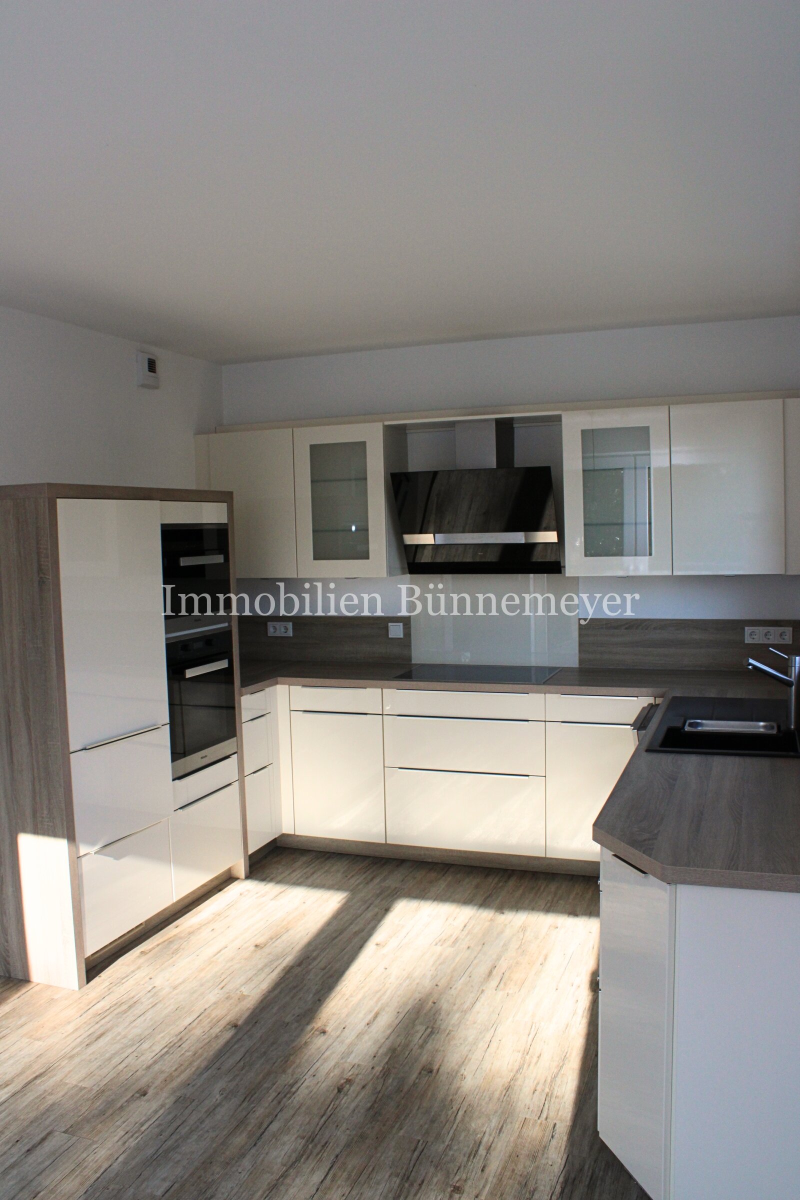 Wunderschöne moderne lichtdurchflutete Wohnung im Obergeschoss 