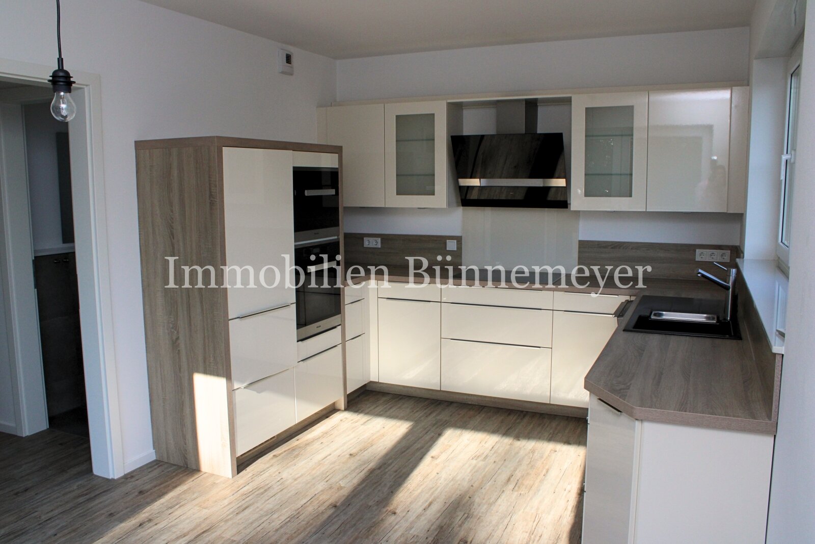 Wunderschöne moderne lichtdurchflutete Wohnung im Obergeschoss 