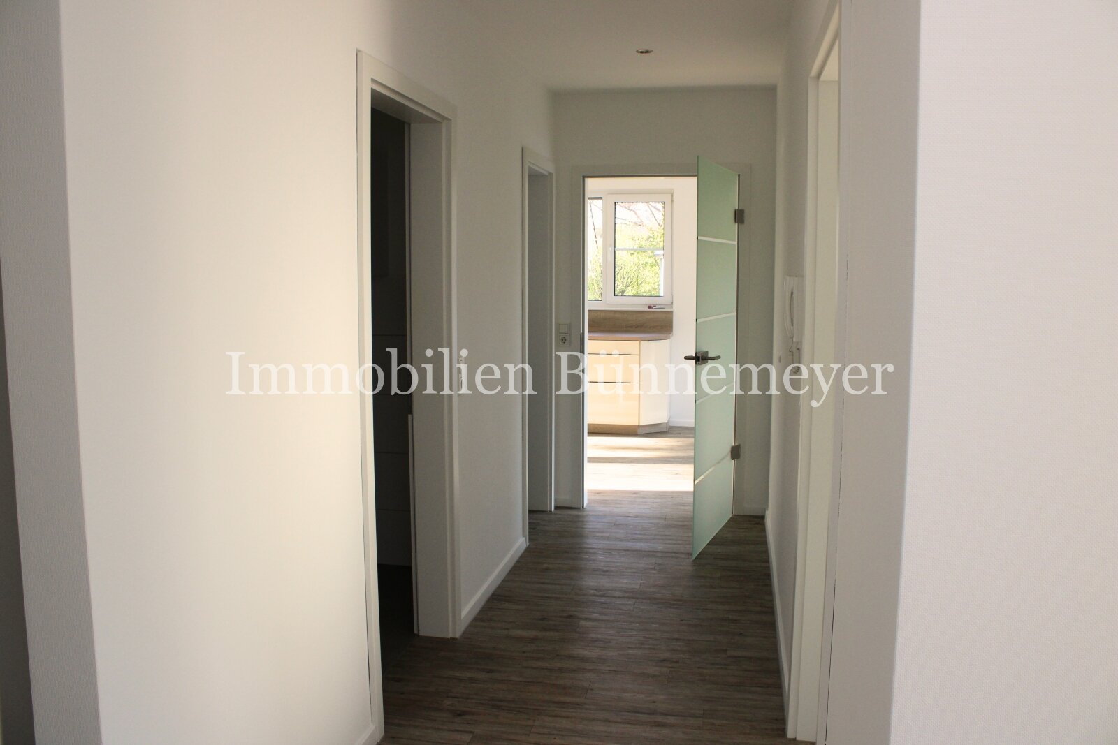 Wunderschöne moderne lichtdurchflutete Wohnung im Obergeschoss 