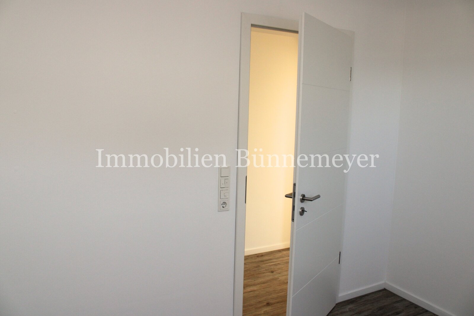 Wunderschöne moderne lichtdurchflutete Wohnung im Obergeschoss 