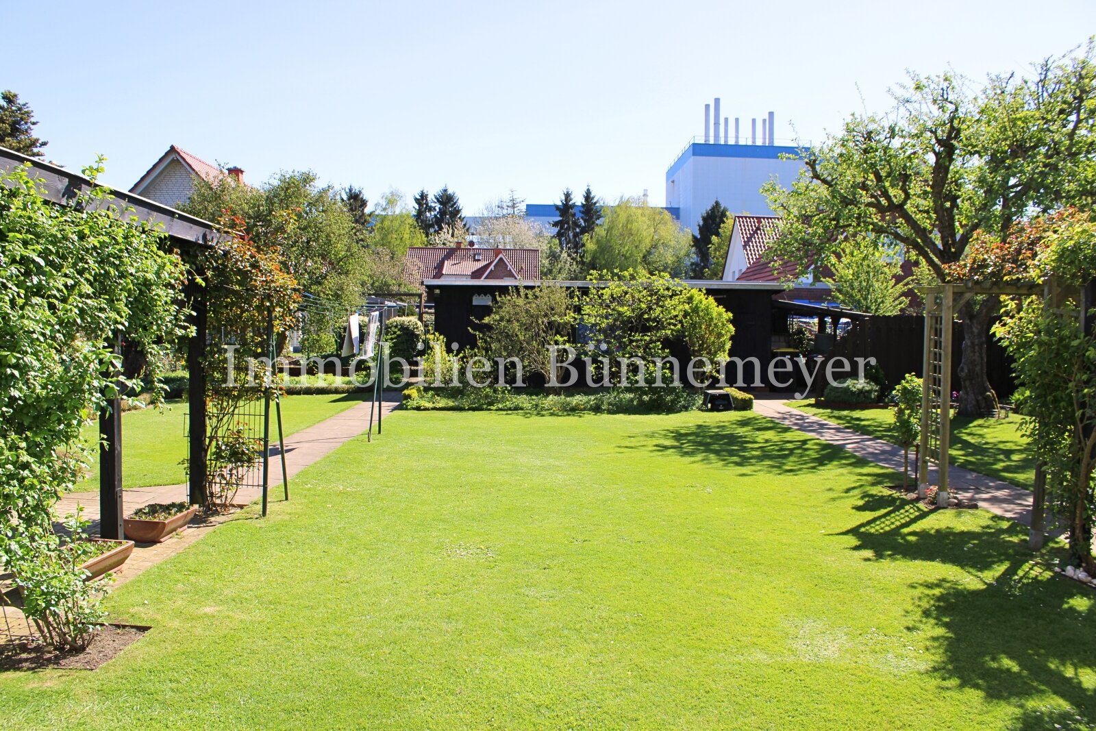 Mehrfamilienhaus mit einem traumhaften Garten