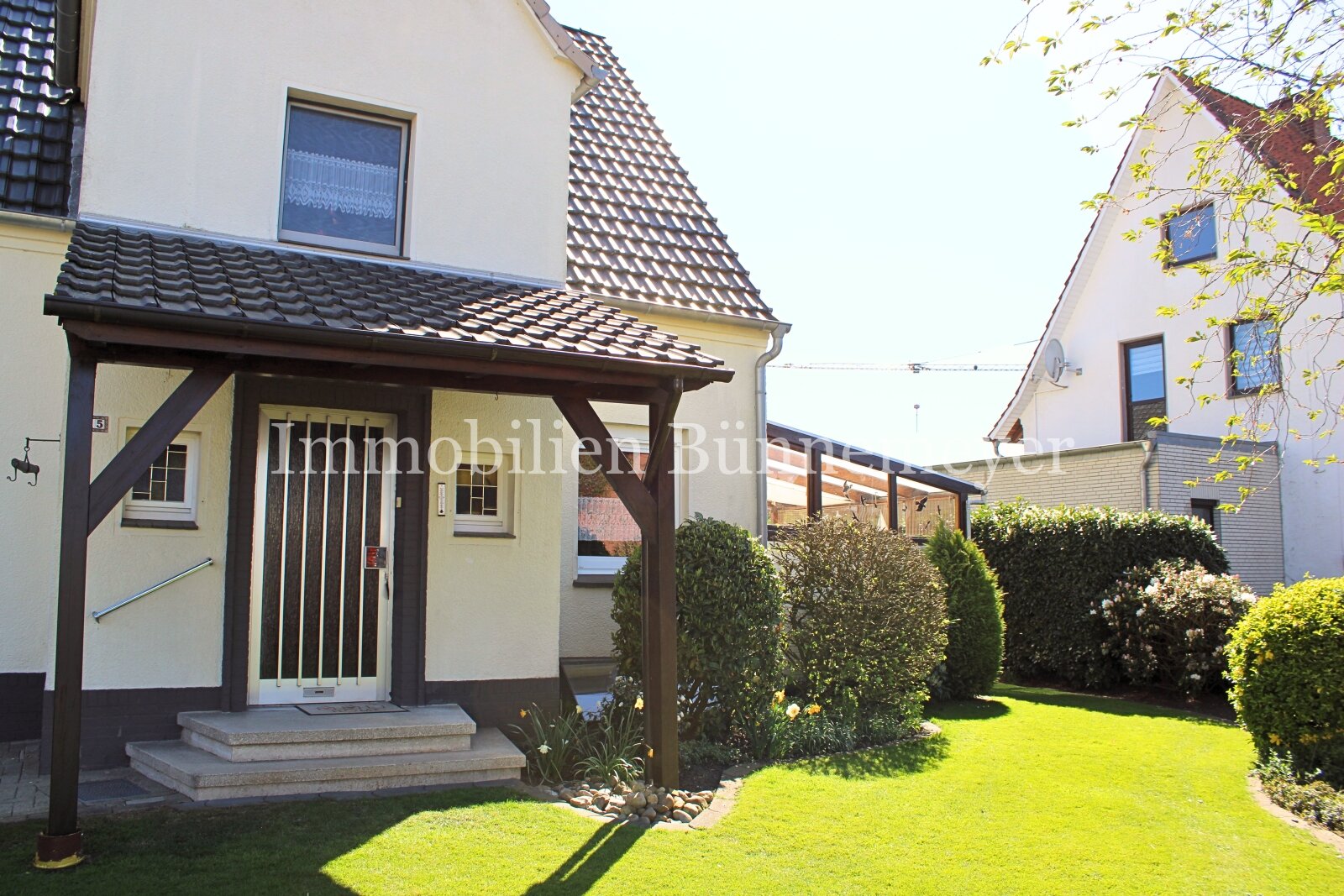 Mehrfamilienhaus mit einem traumhaften Garten