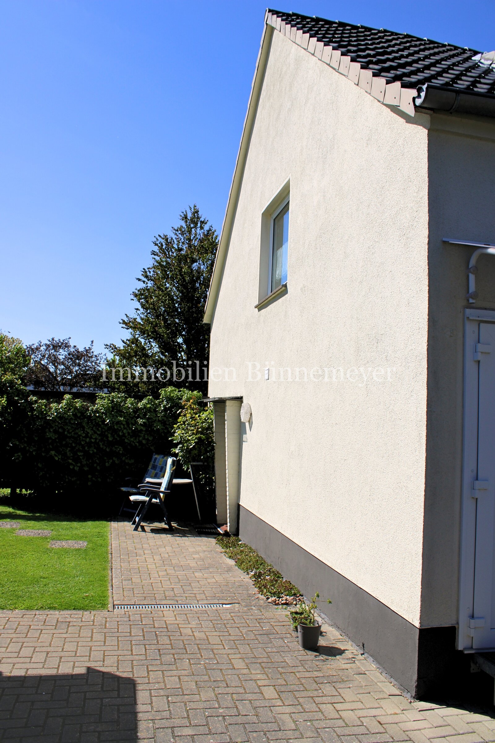 Mehrfamilienhaus mit einem traumhaften Garten