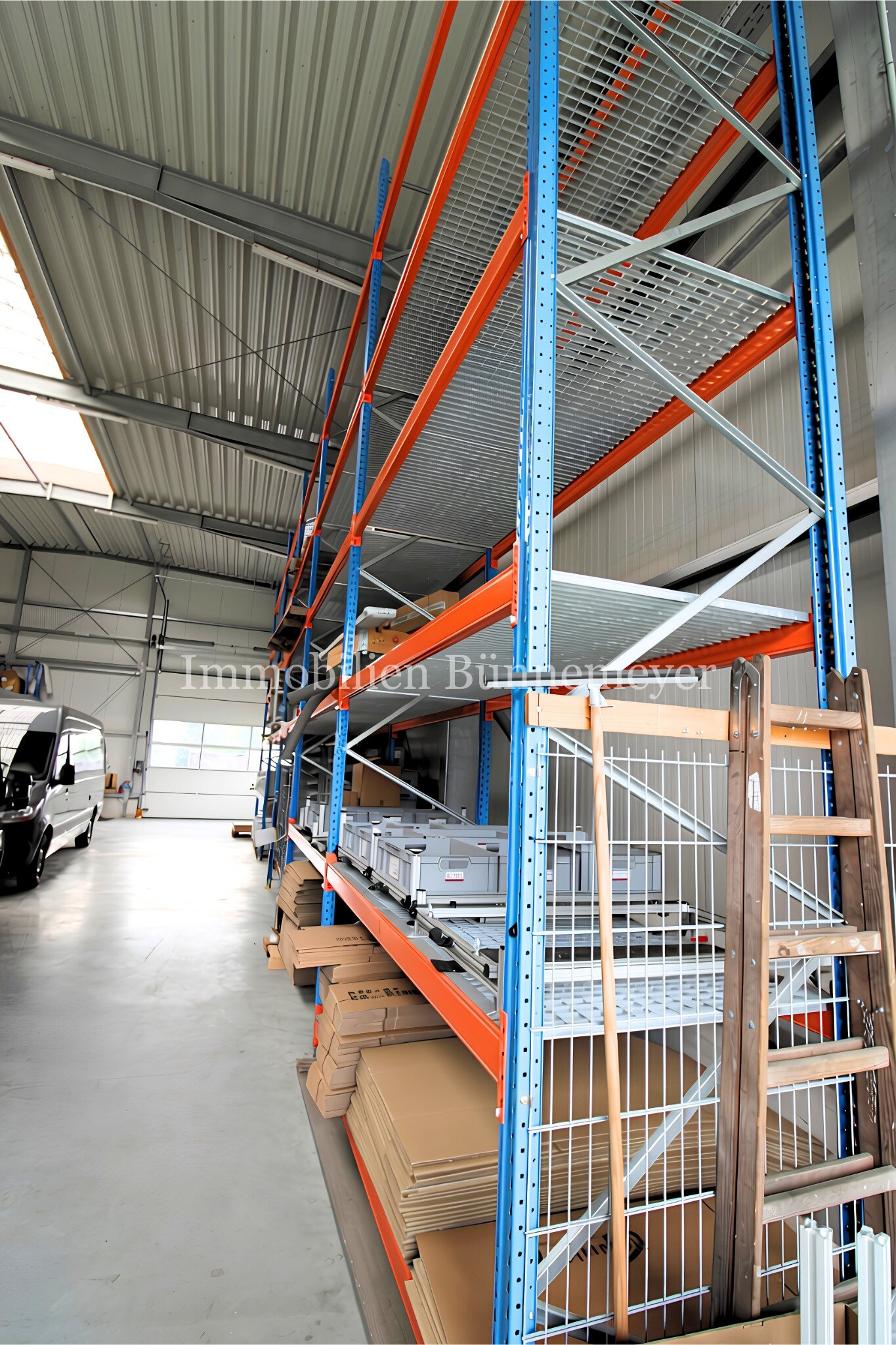 Gewerbeimmobilie mit flexibler Büro- und Hallenfläche in attraktiver Gewerbelage