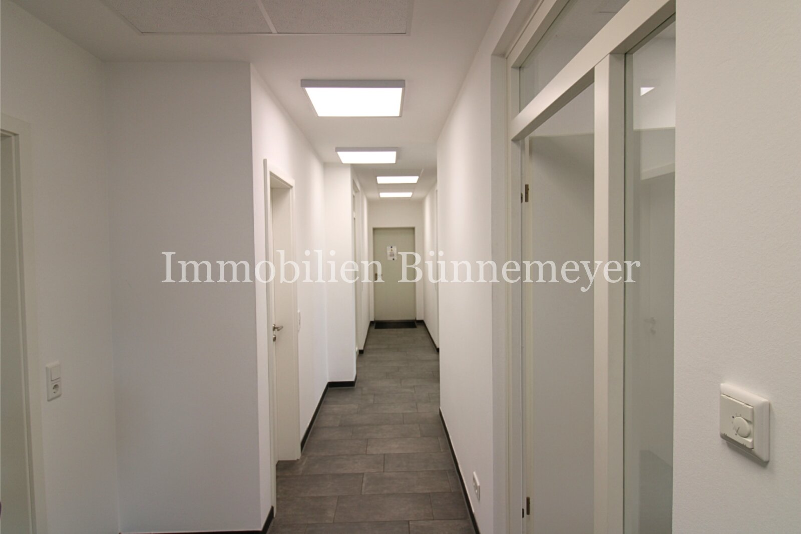 Gewerbeimmobilie mit flexibler Büro- und Hallenfläche in attraktiver Gewerbelage