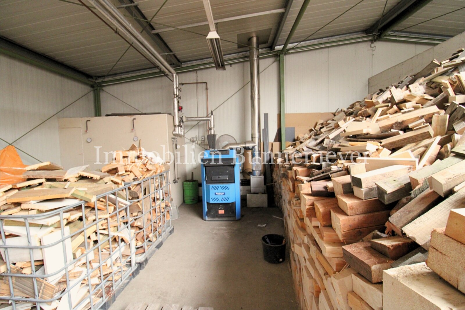 Gewerbeimmobilie mit großer Lagerhalle und Bürofläche in sehr guter Gewerbelage