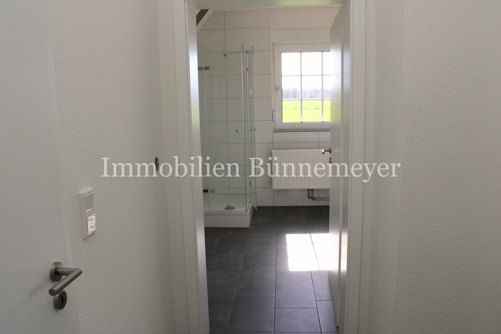 Flur oben - Sicht ins Hauptbad