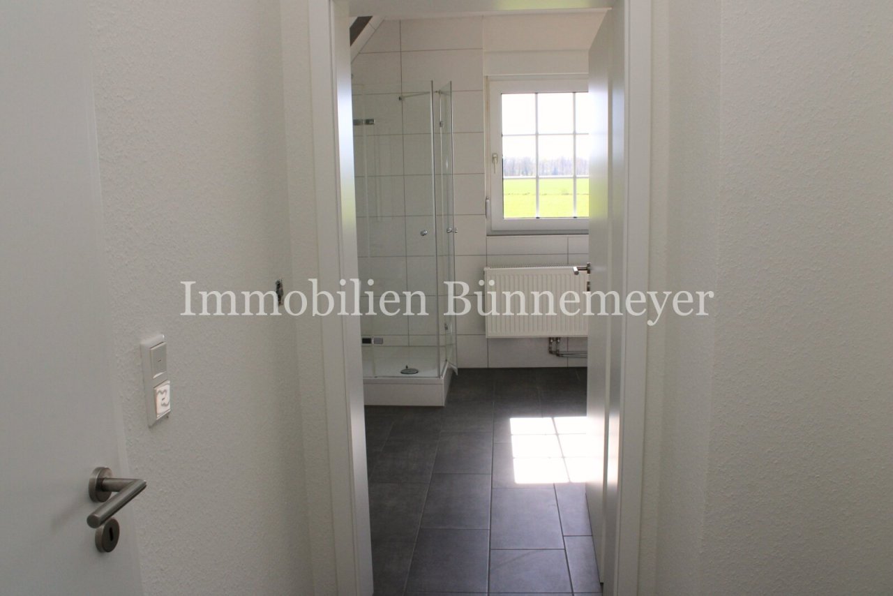 Flur oben - Sicht ins Hauptbad