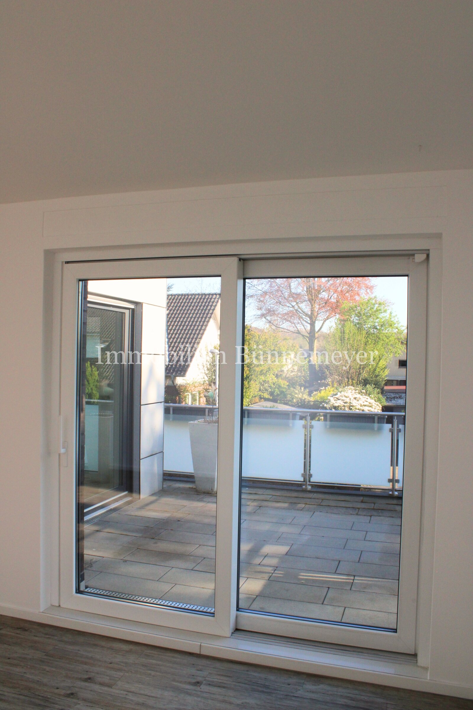 Wohnzimmer - Schiebetür zum Balkon