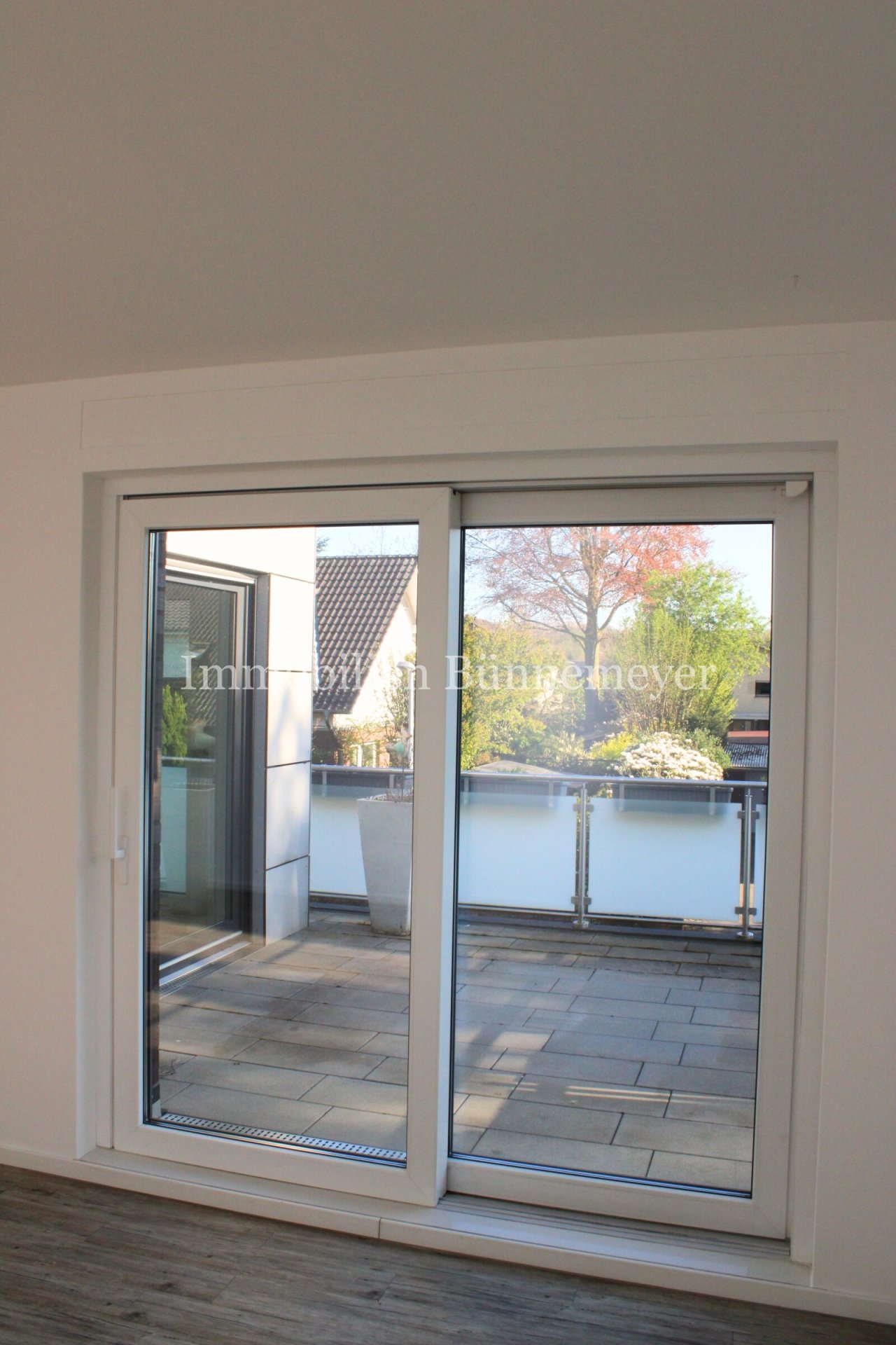 Wohnzimmer - Schiebetür zum Balkon