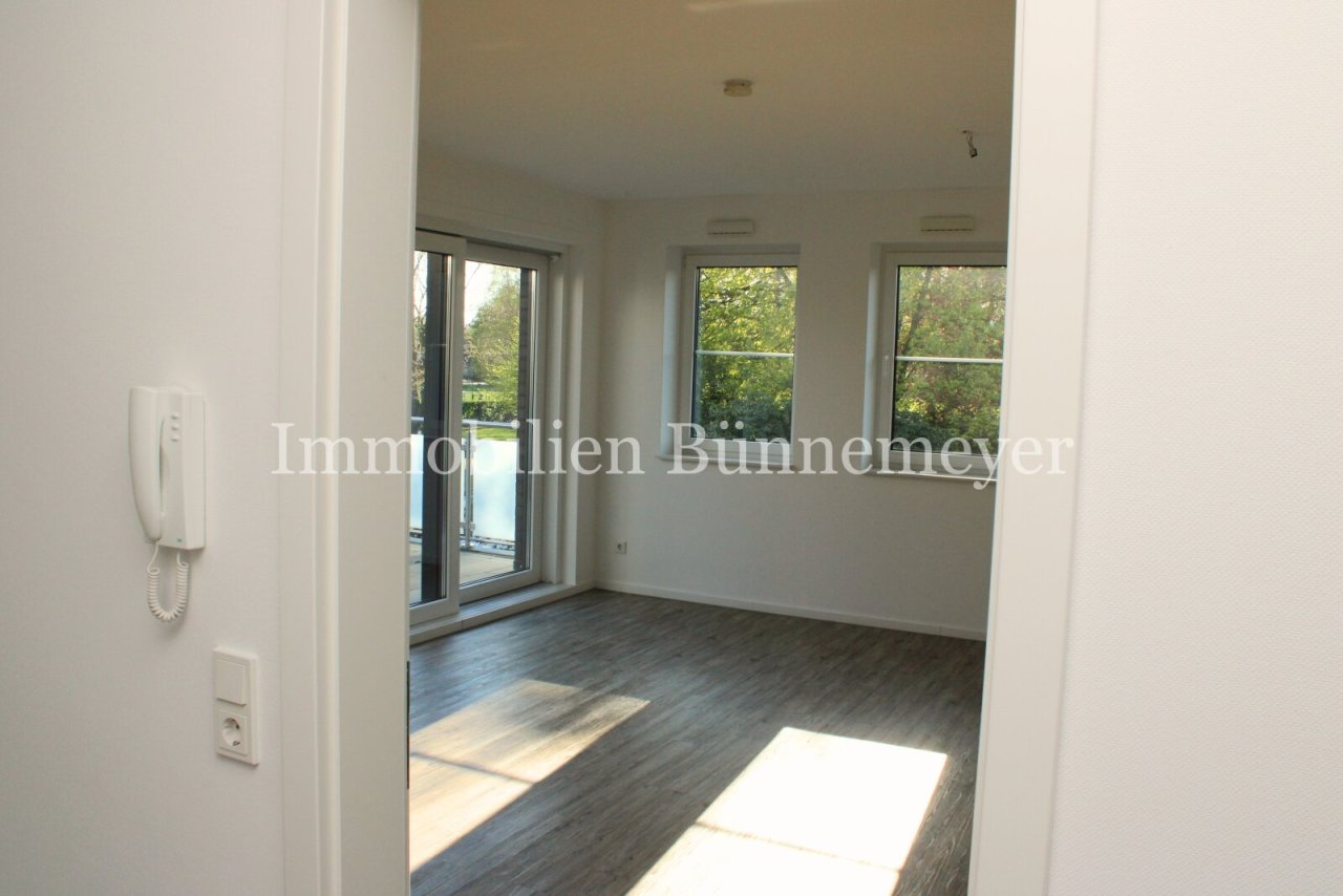 Sicht Flur ins Wohnzimmer 