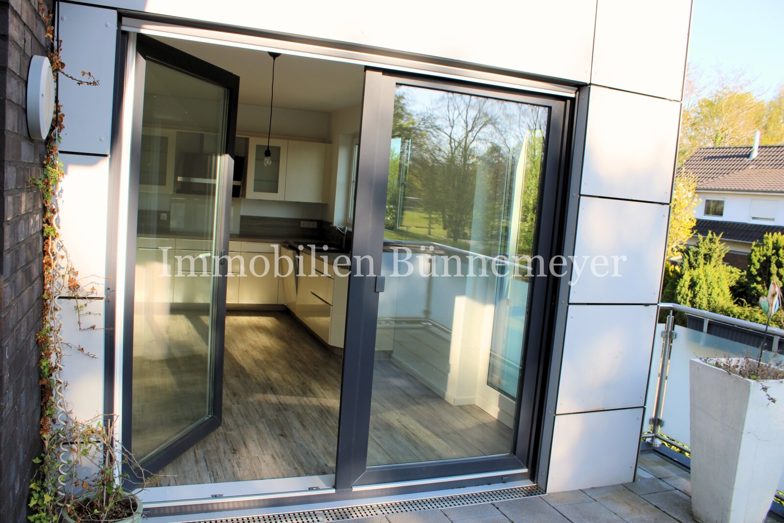 Balkon mit Zugang zur Küche 