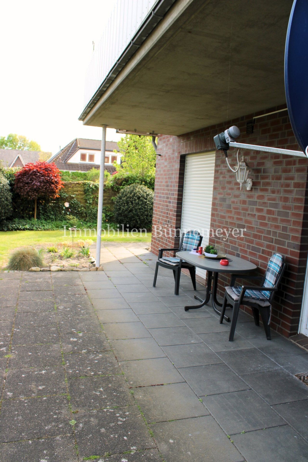 Hauptterrasse - von der Küche aus begehbar 