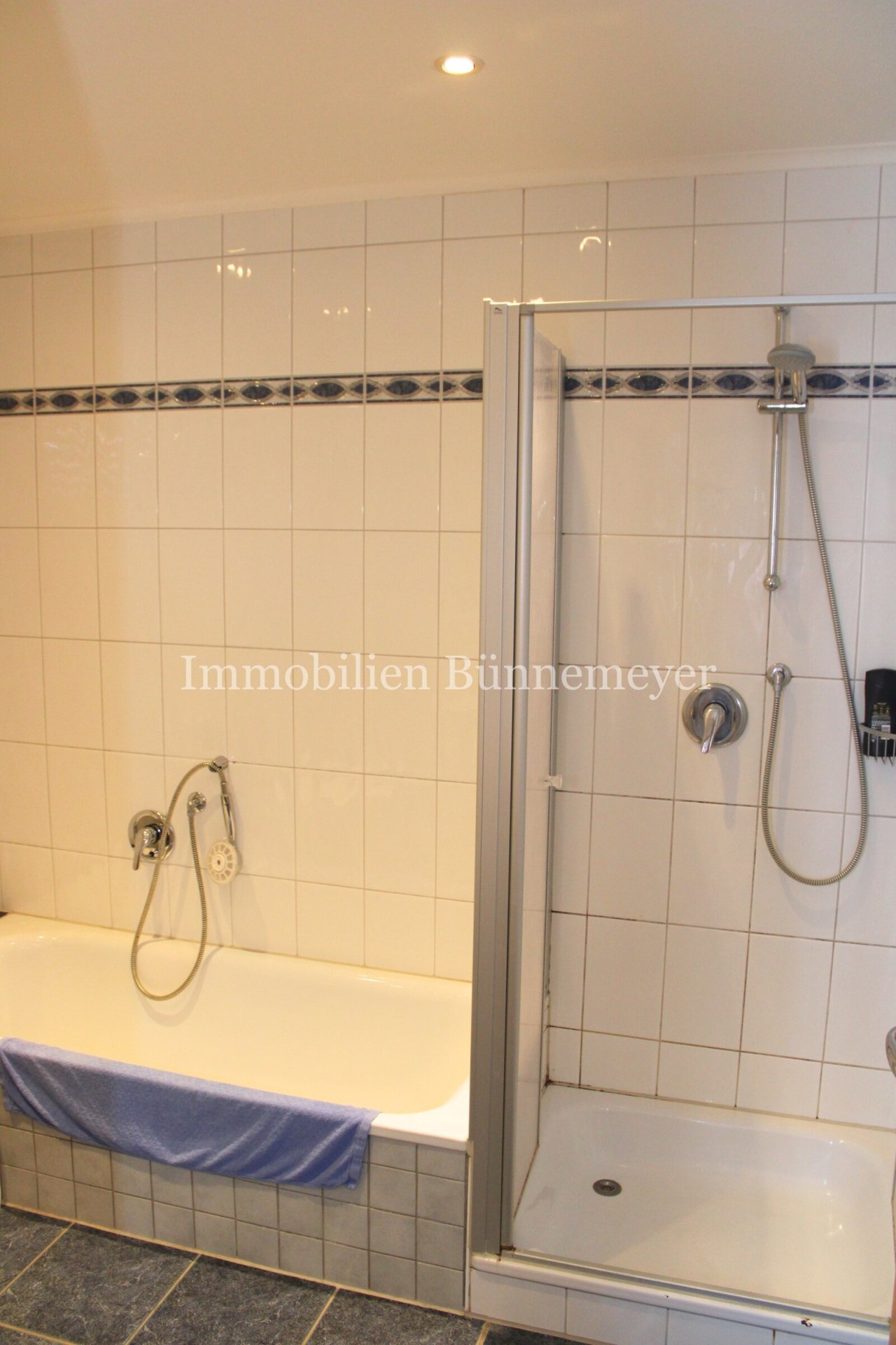 Hauptbadezimmer
