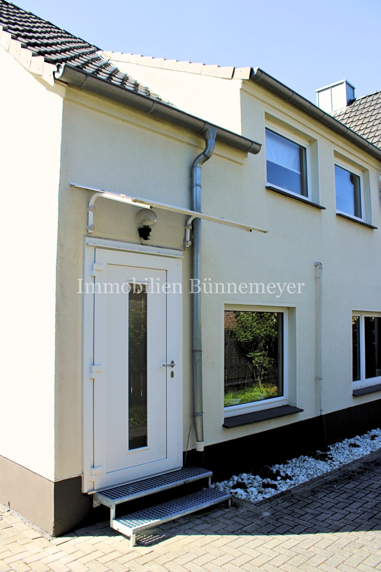 Wohnung angrenzend - Außenansicht Wohnung angrenzend - Außenansicht