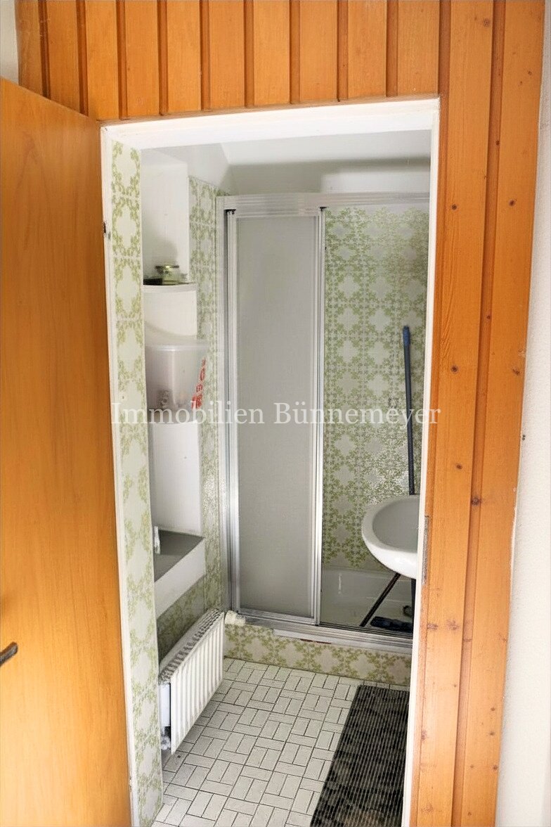 Badezimmer - angrenzende Nutzfläche (WC und Bad in getrennten Räumen) Badezimmer - angrenzende Nutzfläche (WC und Bad in getrennten Räumen)