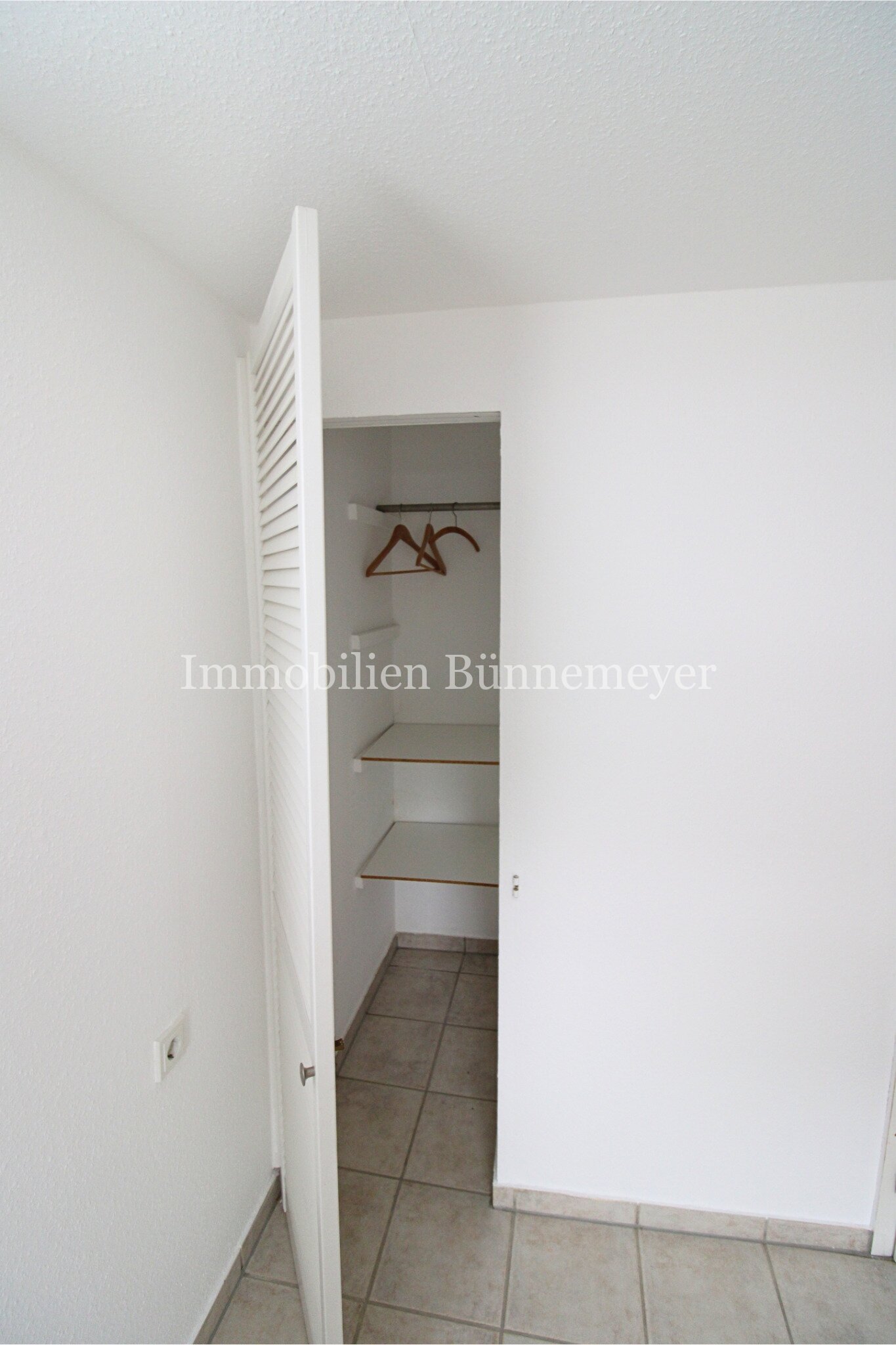 Zimmer 2 - Ankleidebereich/Einbauschrank Zimmer 2 - Ankleidebereich/Einbauschrank