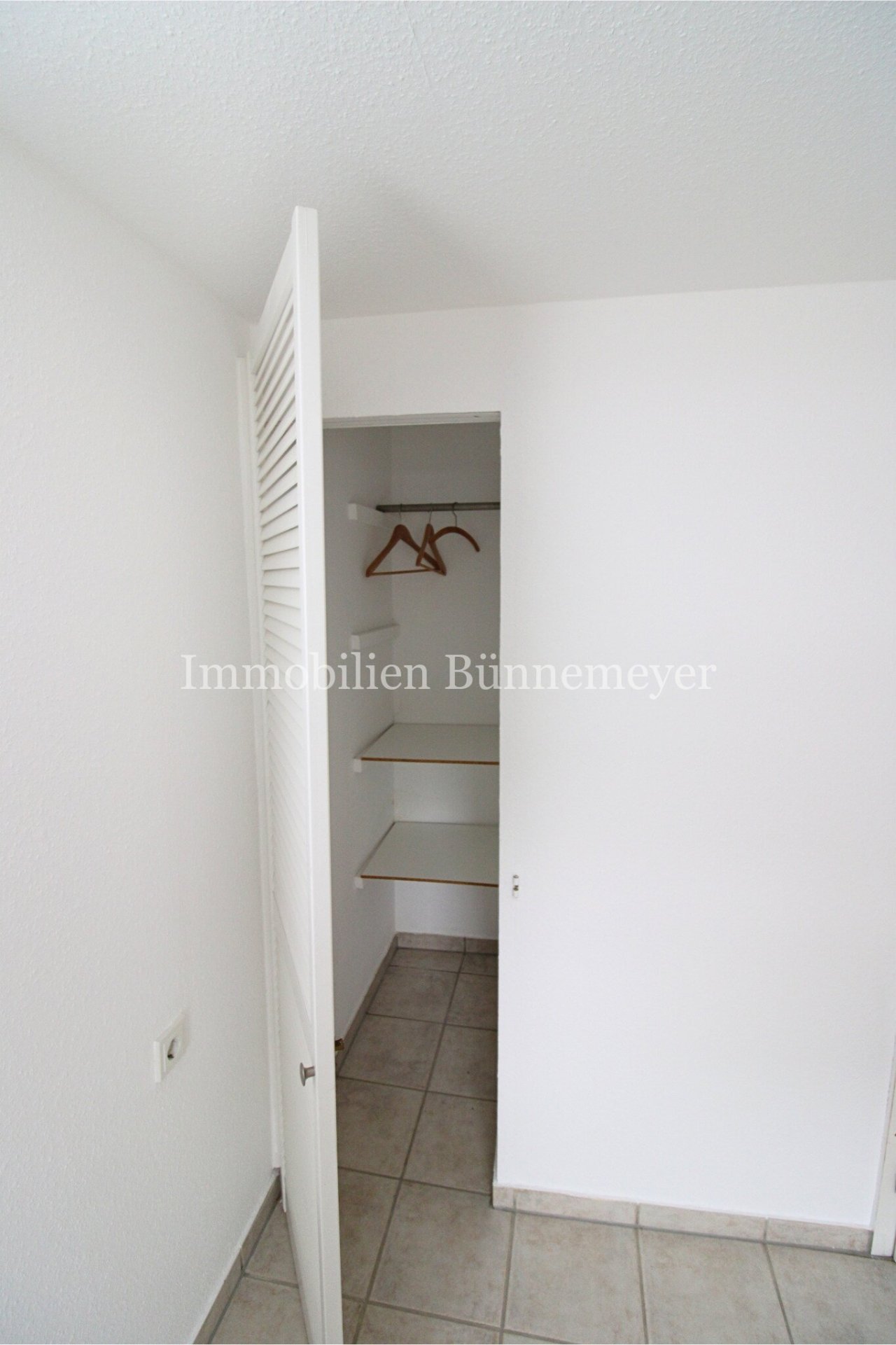 Zimmer 2 - Ankleidebereich/Einbauschrank Zimmer 2 - Ankleidebereich/Einbauschrank
